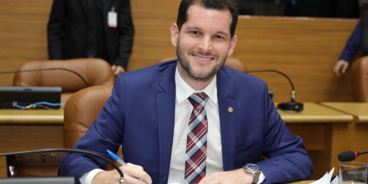 Neto Batalha solicita ampliação do programa CNH Social em Sergipe