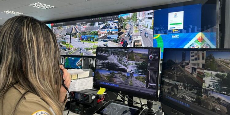 Centro de Controle Operacional da SMTT de Aracaju registra 2.139 ligações emergenciais e 284 sinistros em agosto