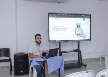 Horas de Estudos: Semed capacita professores para uso de nova plataforma digital nas salas de aula
