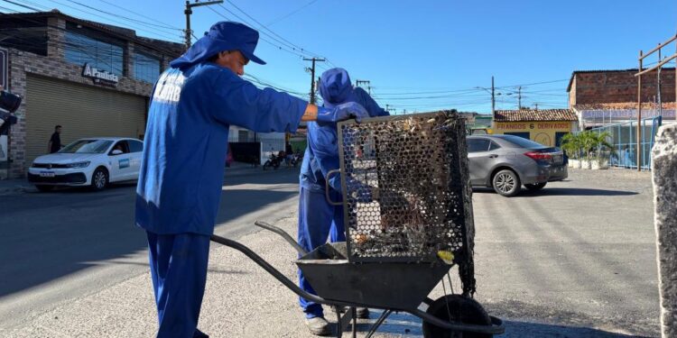 Em 9 meses de gestão, Prefeitura remove mais de 15 toneladas de resíduos da rede de drenagem com ecobueiros e ecobarreiras