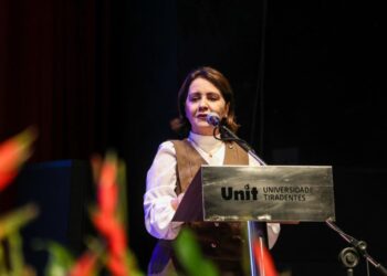 Emília participa de solenidade de abertura da 22ª edição do Congresso Nacional de Direito