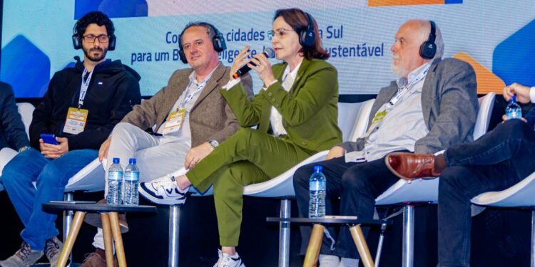 Emília defende avanços da eletromobilidade e isenção de ICMS pra frota