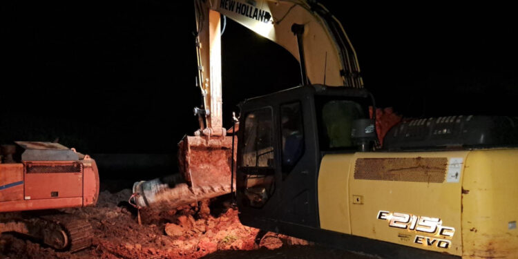 Equipes da Deso seguem trabalhando para recuperar novo rompimento na Adutora do São Francisco