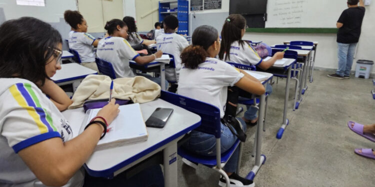 Governo do Estado assegura equiparação funcional e adicional de deslocamento a educadores da rede técnica de ensino