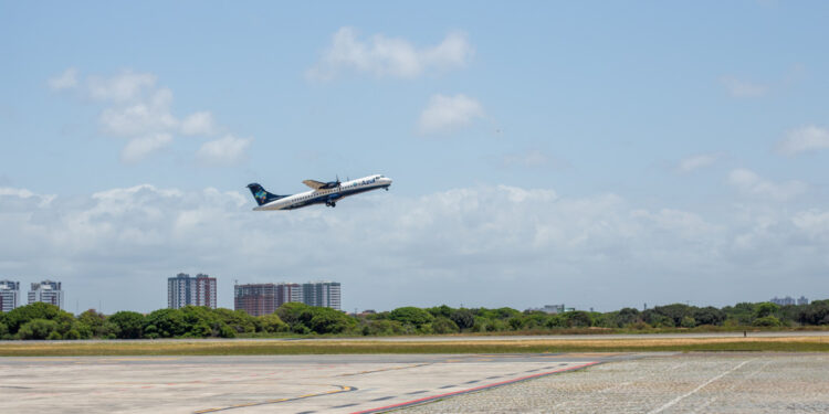 Sergipe terá 100 voos extras da Azul na alta temporada de verão 2025-2026