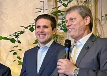 Tarcísio telefona para Hugo Motta para tratar de anistia, que não dá sinais de apoio