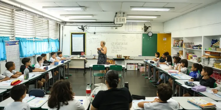 Carteira nacional do professor será entregue em outubro, anuncia MEC
