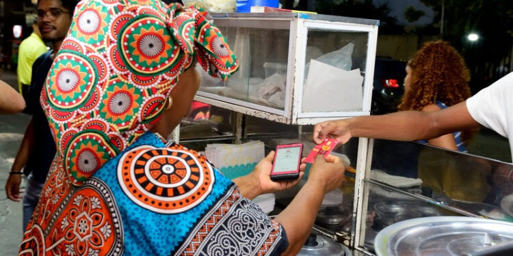 Nordeste lidera crescimento no uso de cartões de pagamentos no Brasil