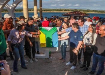 Yandra Moura participa de inauguração da orla do povoado Borda da Mata em Canhoba e garante recursos para pavimentação
