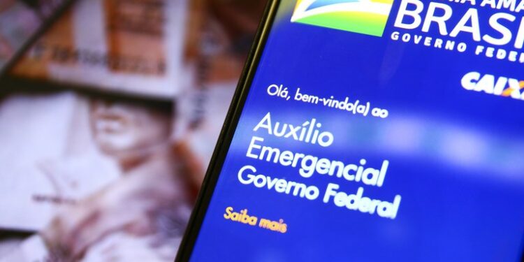 Governo notifica 177 mil famílias para devolução de R$ 478 milhões de auxílio emergencial indevido