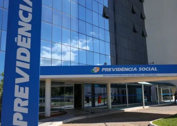 INSS suspende programa de redução de fila de atendimentos por falta de orçamento