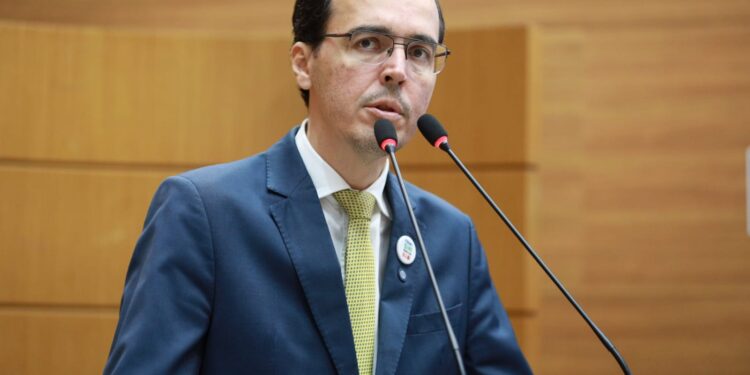 Georgeo Passos cobra explicações sobre queda no lucro do Banese