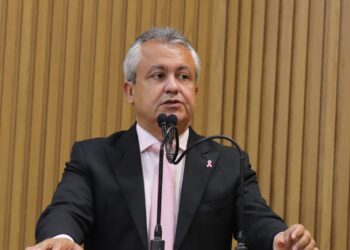 Elber denuncia aumento de cargos comissionados na gestão de Emília Corrêa 