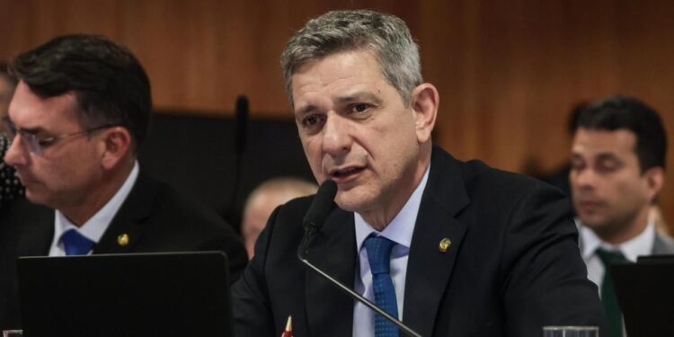 Senador Rogério defende proposta histórica pelo fim da jornada 6×1