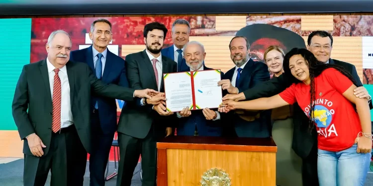 Lula sanciona gratuidade em conta de luz para famílias de baixa renda