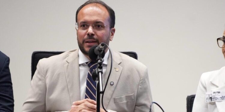 Thiago de Joaldo quer facilitar quitação do FIES para bacharéis em Direito