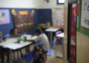 Educação deve ser direito e não herança de classe, diz especialista