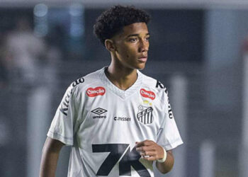 Vojvoda exalta Meninos da Vila e revela como pretende usar Robinho Jr, xodó da torcida do Santos