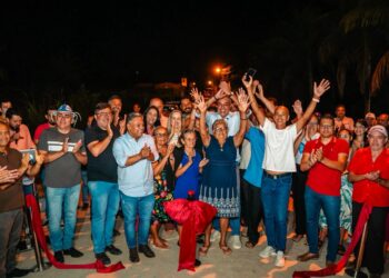 Prefeito Sérgio Reis entrega pavimentação granítica do povoado Poções