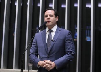 Rodrigo Valadares protocola medida para sustar decreto de Lula que amplia poder de Janja