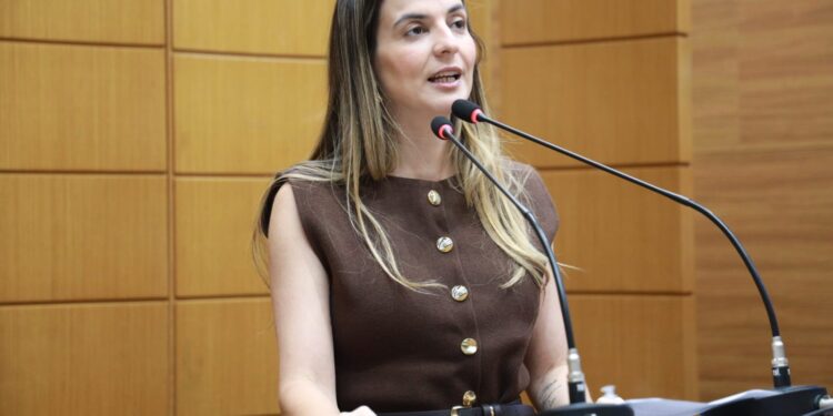 Lidiane Lucena destaca importância da prevenção ao câncer de mama