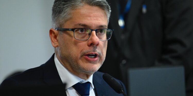 Alessandro defende equilíbrio e diálogo em debate sobre endurecimento legislativo para adolescentes infratores