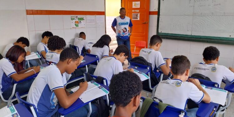 Alunos de Socorro participam de simulado preparatório para o Saeb e Saese