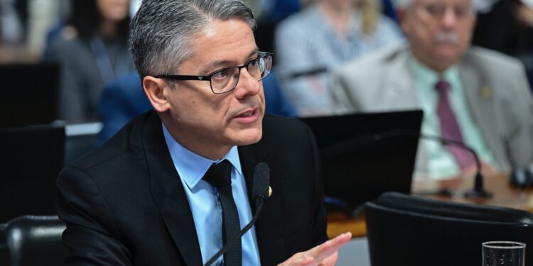 Alessandro defende justiça tributária e equilíbrio econômico durante debate com ministro Haddad no Senado