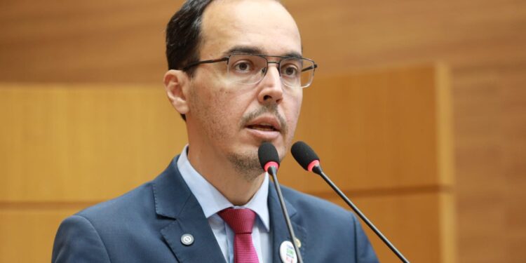 Georgeo solicita regulamentação da Lei que proíbe fogos de artifício com barulho