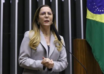 Delegada Katarina celebra vitória dos trabalhadores com aprovação da isenção do IR
