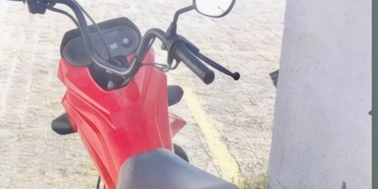 Polícia Militar recupera motocicleta roubada na Avenida Tancredo Neves