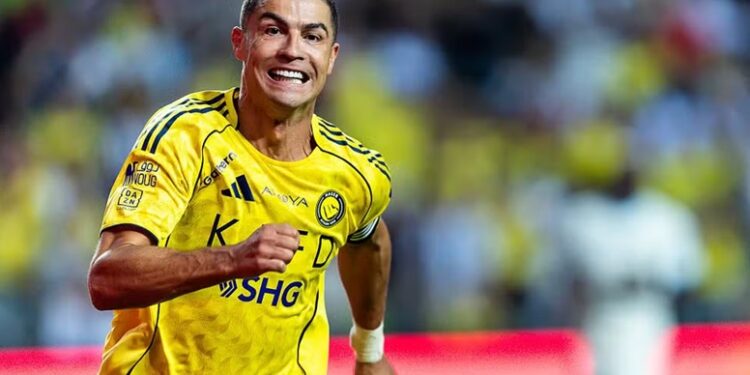 Cristiano Ronaldo se torna o primeiro jogador de futebol bilionário da história