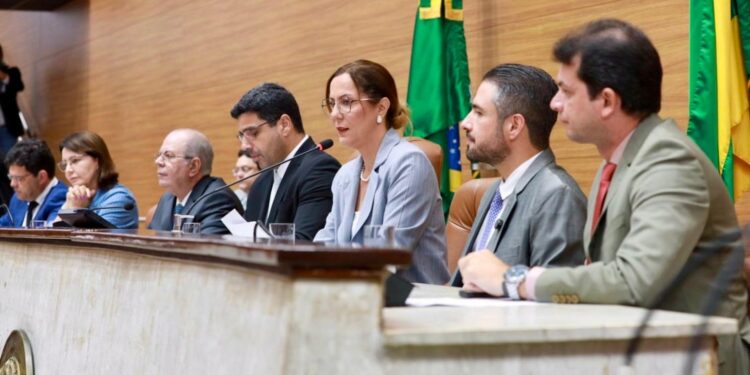 Delegada Katarina apresenta projeto sobre Zona de Expansão em sessão da Alese