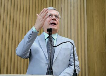 Iran Barbosa reivindica escuta da comunidade escolar para reformas em escolas