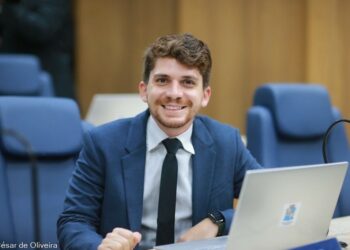 Vereador Breno Garibalde detalha andamento da CPI do Natal Iluminado