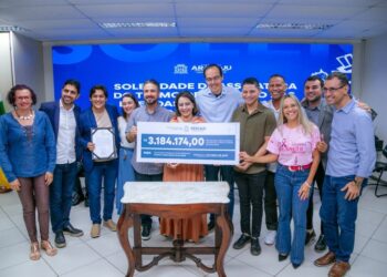 Vereador Lúcio Flávio participa de cerimônia de assinatura do termo de fomento das emendas parlamentares de 2025