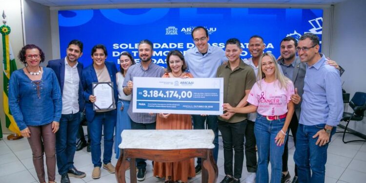 Vereador Lúcio Flávio participa de cerimônia de assinatura do termo de fomento das emendas parlamentares de 2025