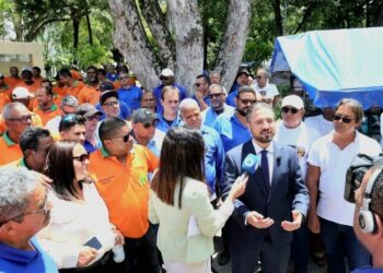 Ricardo Vasconcelos comemora regulamentação histórica do transporte complementar urbano em Aracaju