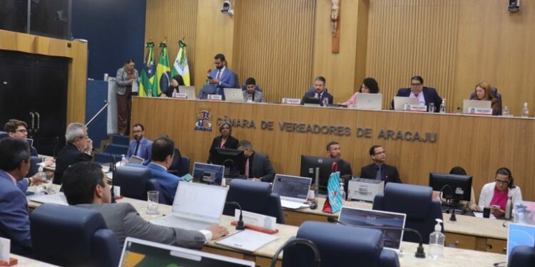 CMA aprova projeto de lei que trata sobre GPS no transporte escolar, homenagens e cria datas comemorativas