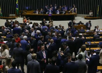 Câmara aprova isenção do IR para quem ganha até R$ 5 mil