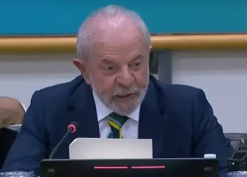 Lula diz que gestor que deixa obra parada deve ser preso