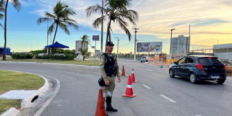 SMTT realiza bloqueios temporários na Orla de Atalaia neste sábado, 18, para a 11ª Corrida Outubro Rosa de Sergipe