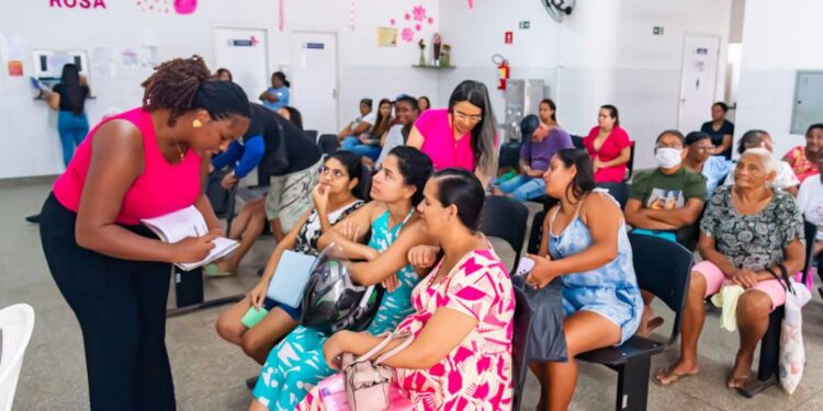 Equipe da SerMulher realiza ação do Outubro Rosa em mais seis Unidades de Saúde da Familia