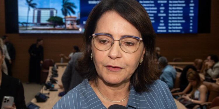 Prefeita Emília Corrêa defende permanência de bairros da Zona de Expansão em Aracaju durante sessão especial na Alese