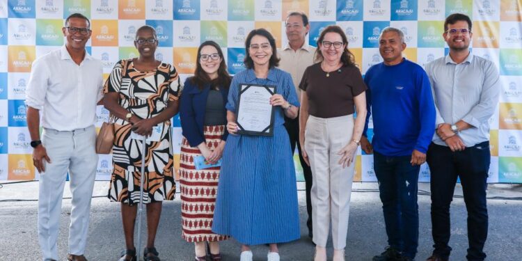 Prefeita Emília Corrêa assina ordem de serviço para construção da primeira Residência Inclusiva de Aracaju