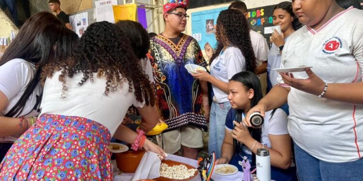 Escola Municipal Olga Benário realiza projeto sobre cultura popular brasileira