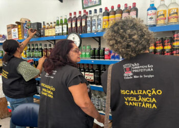 Prefeitura de São Cristóvão realiza fiscalização para coibir venda de bebidas irregulares e proteger a população contra risco de intoxicação por metanol