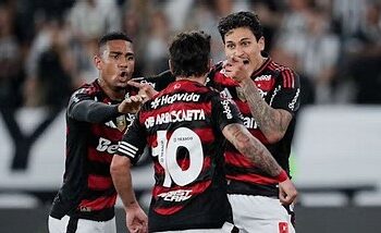 Com direito a “olé”, Flamengo bate o Botafogo e segue caça ao líder do Brasileirão