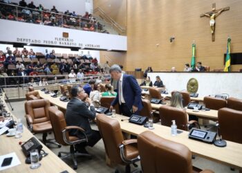 Deputados aprovam projetos em benefício de policiais civis, militares e bombeiros