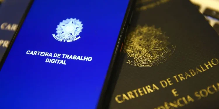 Brasil criou 255,3 mil postos de trabalho em fevereiro, redução de 42% em relação ao mesmo mês do ano passado